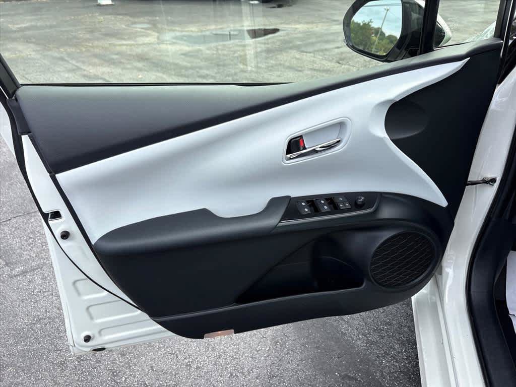 Used 2018 Toyota Prius Three Touring FWD image 22