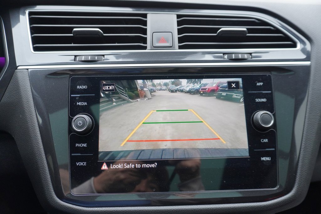 Used 2024 Volkswagen Tiguan SE R-Line image 9