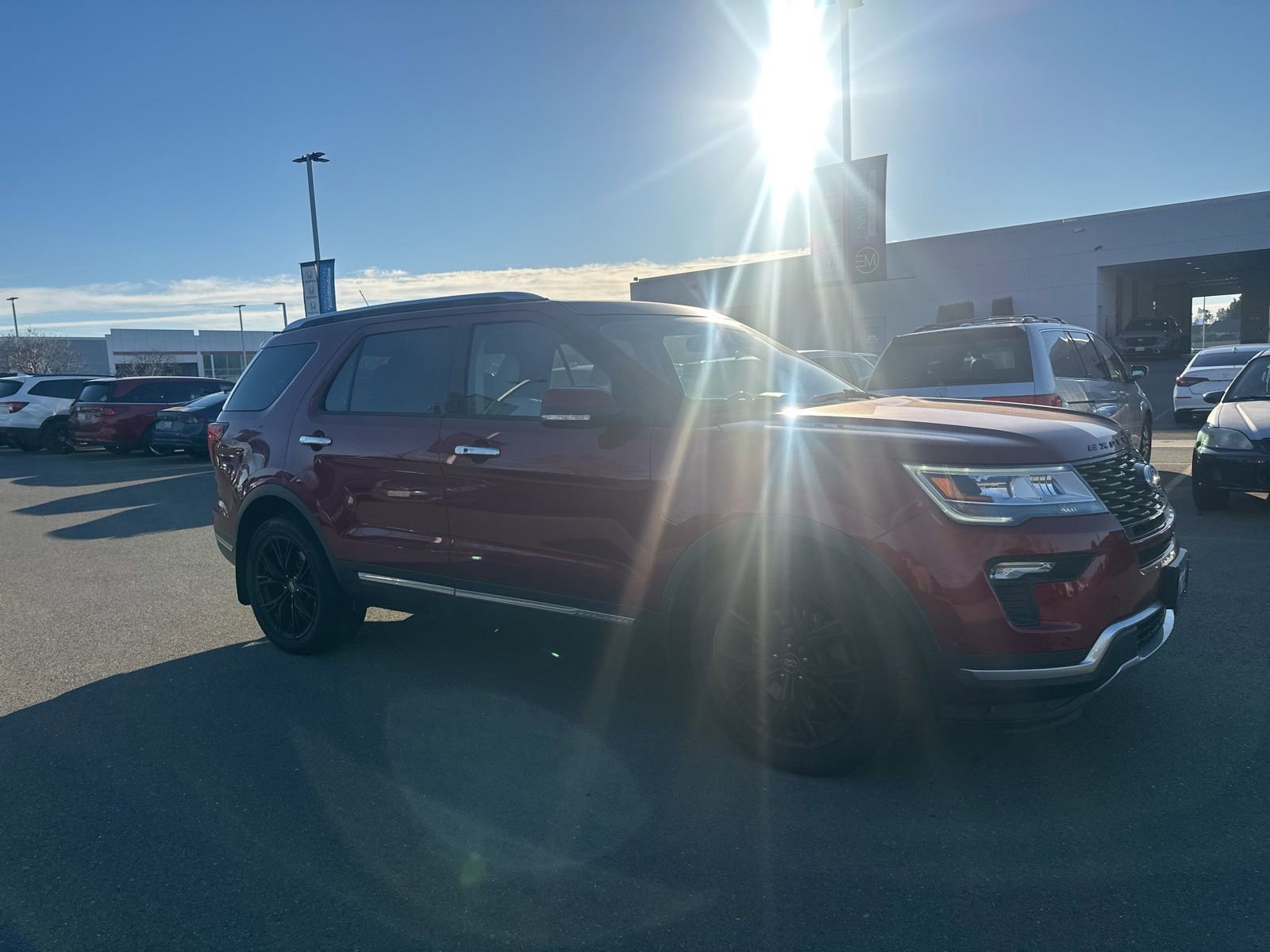 Used 2018 Ford Explorer Platinum image 2