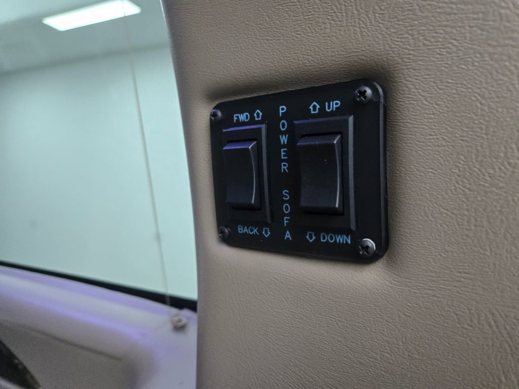 Used 2023 GMC Savana 2500 image 7