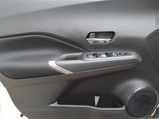 Used 2021 Nissan Kicks SV image 10