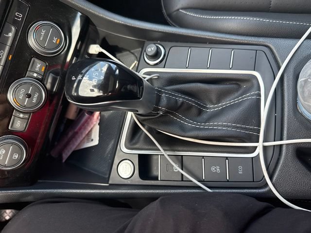 Certified 2024 Volkswagen Jetta SE w/ Panoramic Sunroof Package FWD image 21