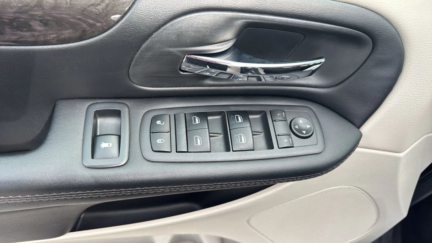 Used 2019 Dodge Grand Caravan SE w/ UConnect Hands-Free Group FWD image 10