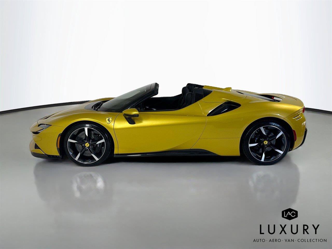 Used 2022 Ferrari SF90 Spider AWD/4WD image 9