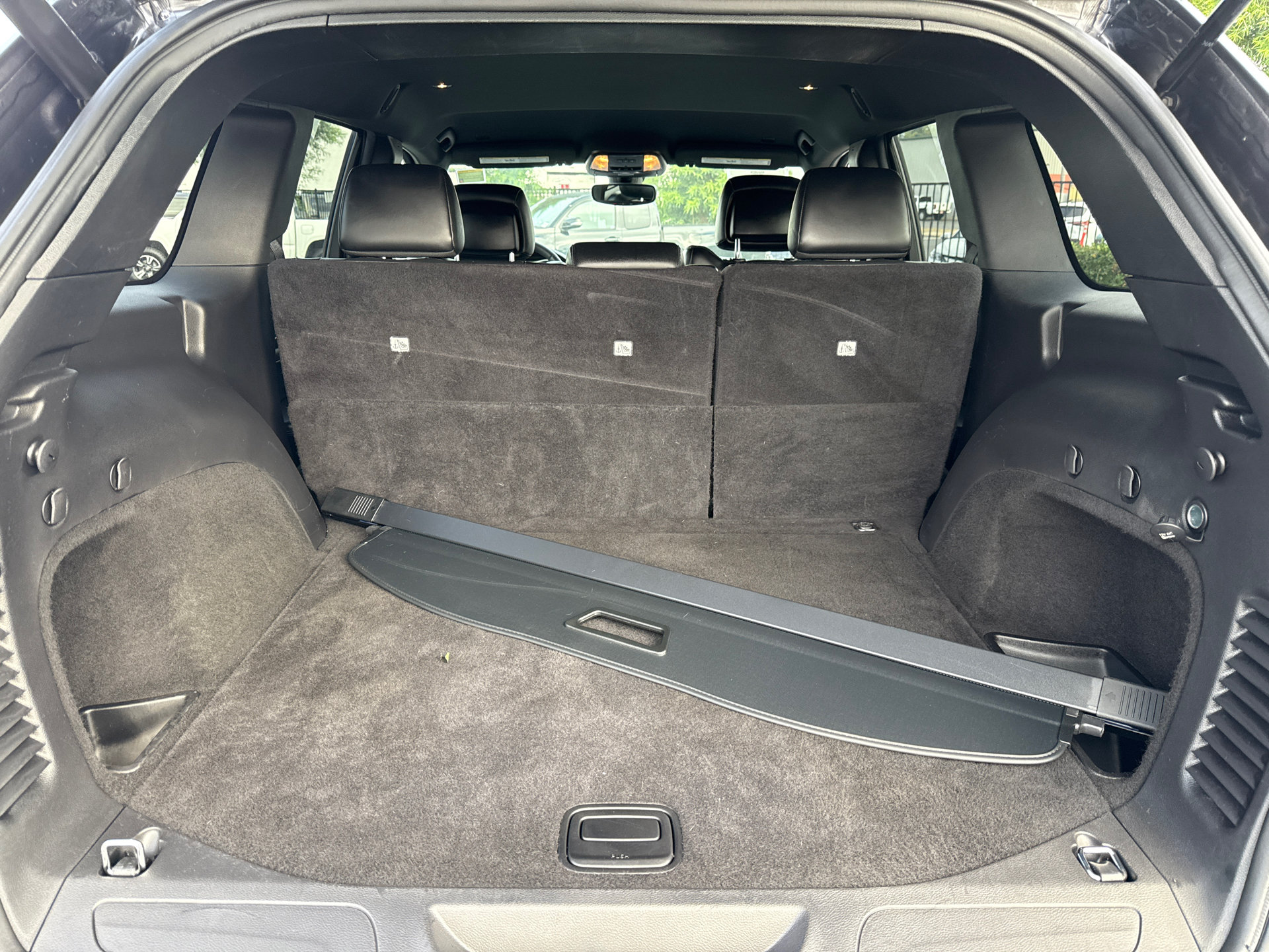 Used 2017 Jeep Grand Cherokee Altitude RWD image 9