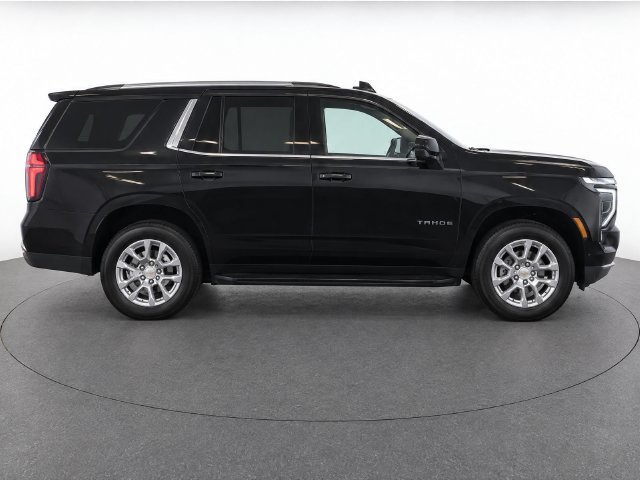 Used 2024 GMC Yukon SLT AWD/4WD image 4