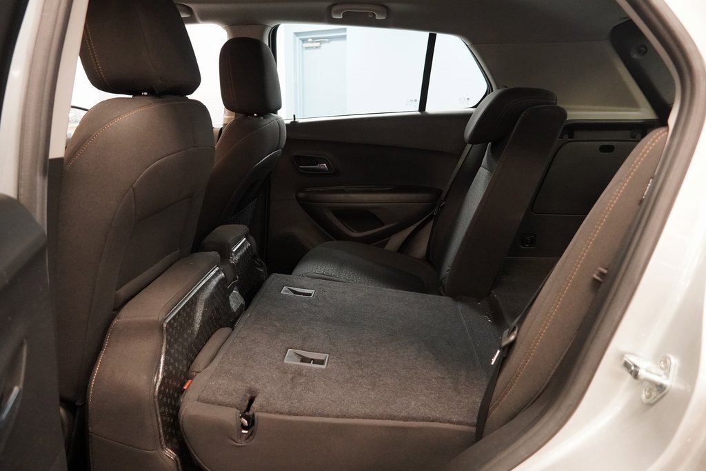 Used 2021 Chevrolet Trax LS image 25