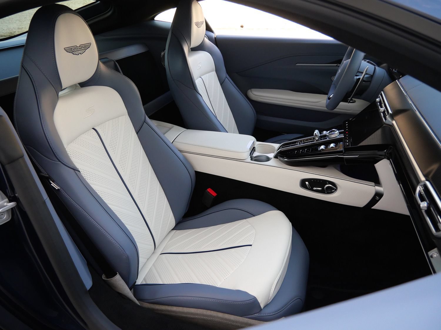 New 2026 Aston Martin V8 Vantage S RWD image 12