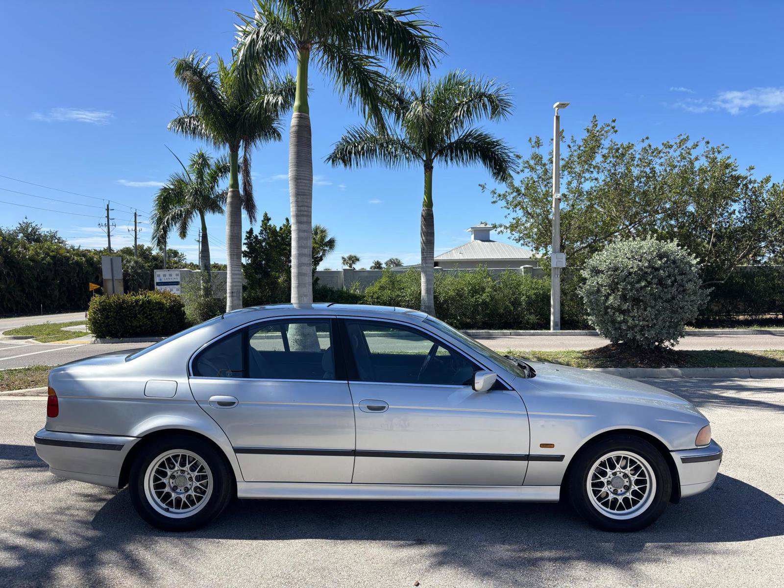 Used 1999 BMW 528i Sedan RWD image 5