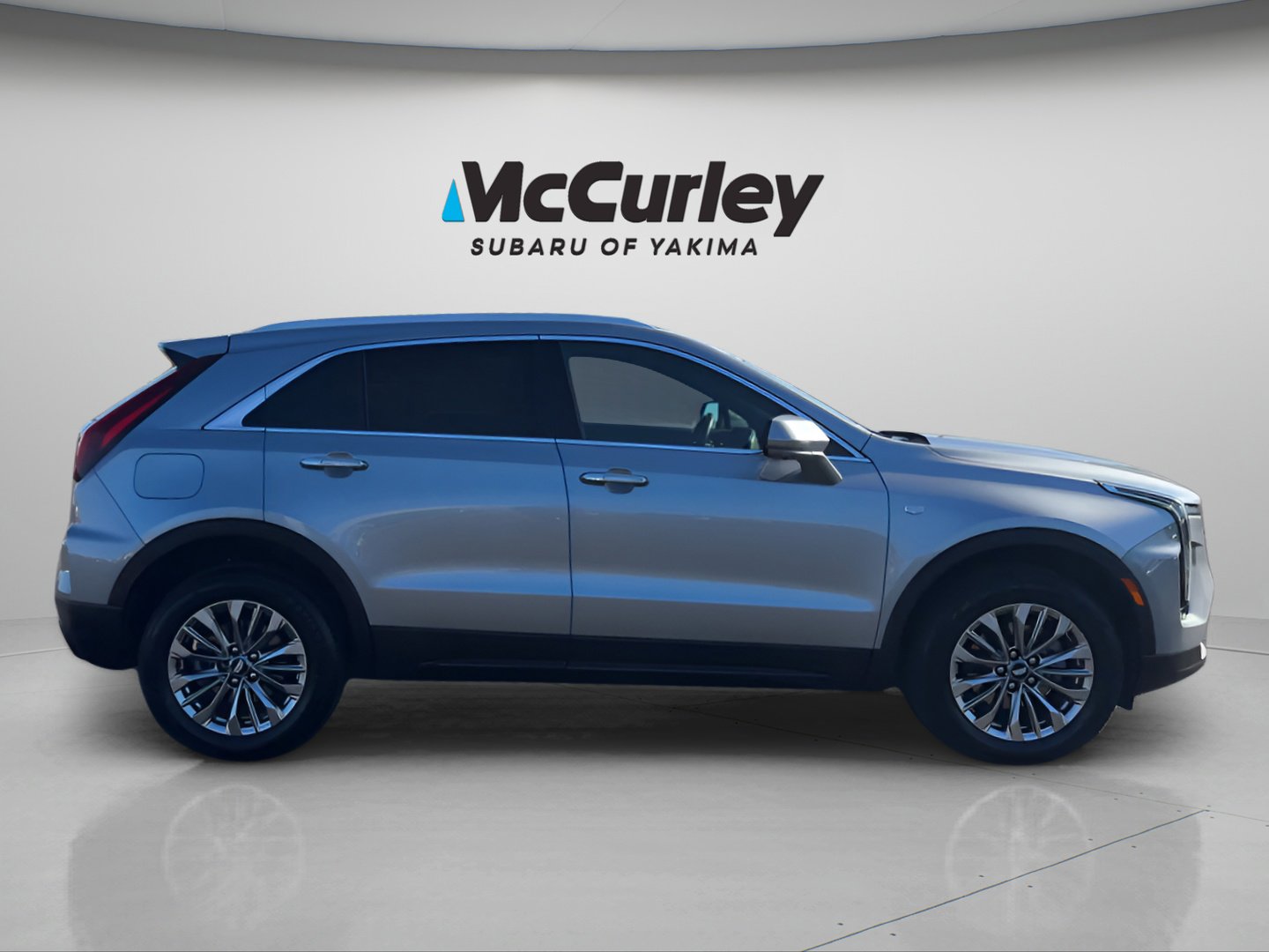 Used 2025 Cadillac XT4 Premium Luxury image 11