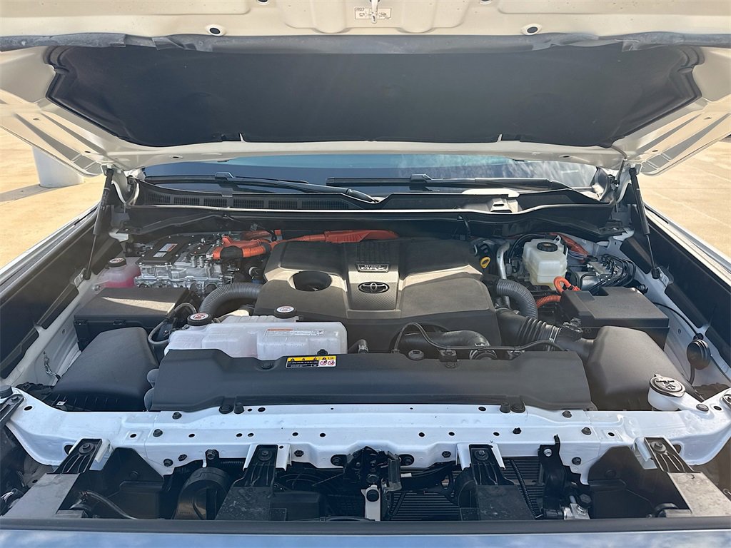 New 2025 Toyota Tundra Platinum image 32