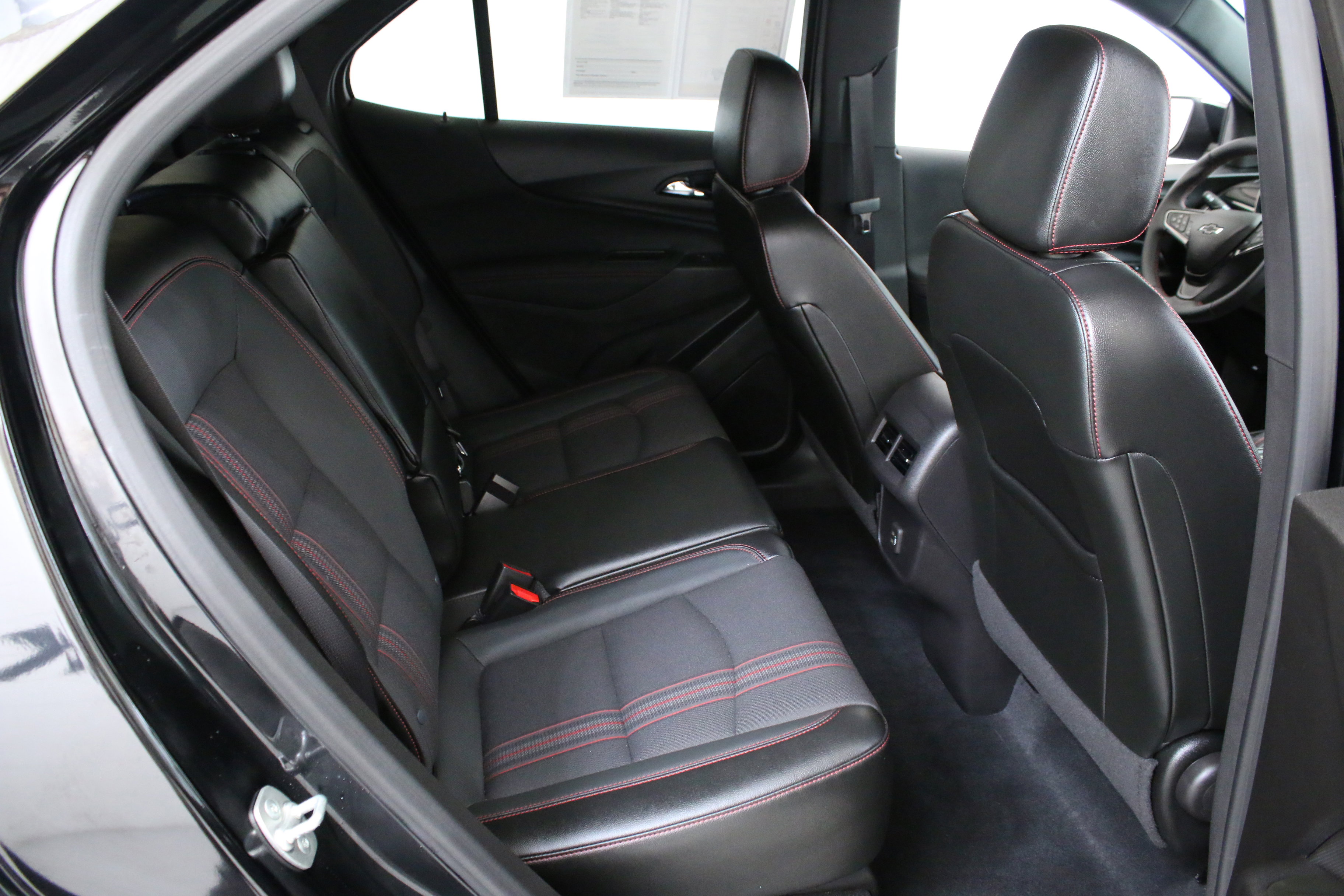 Used 2024 Chevrolet Equinox RS w/ LPO, Floor Liner Package FWD image 30