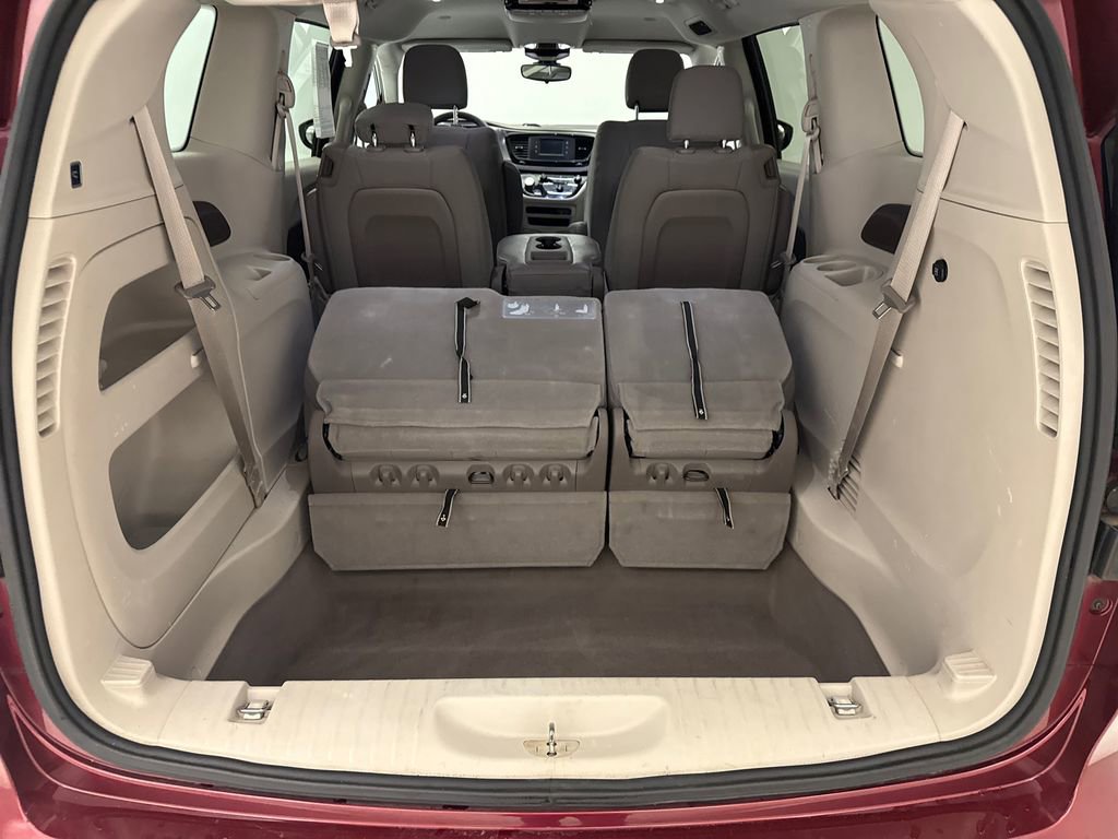 Used 2017 Chrysler Pacifica Touring image 12