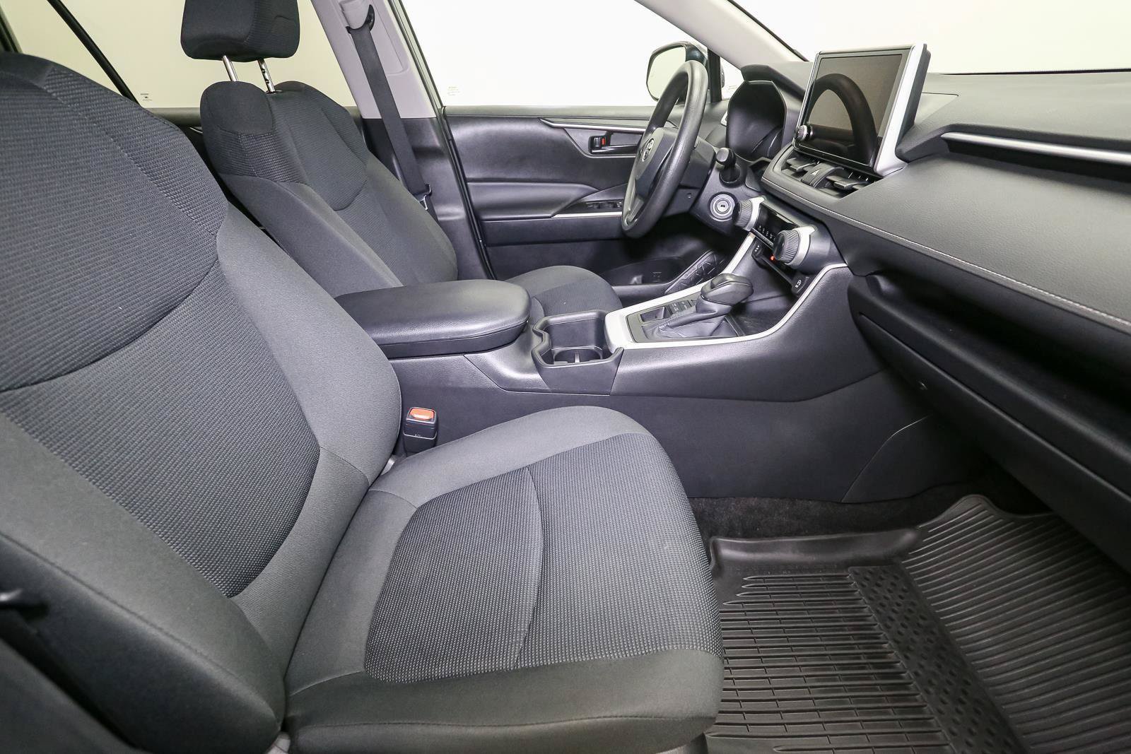 Used 2024 Toyota RAV4 LE AWD/4WD image 16