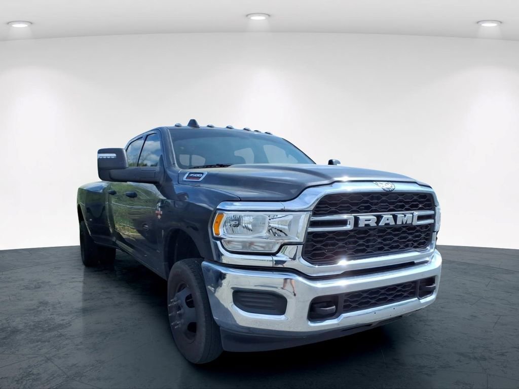 Used 2024 RAM 3500 Tradesman w/ Chrome Appearance Group image 11
