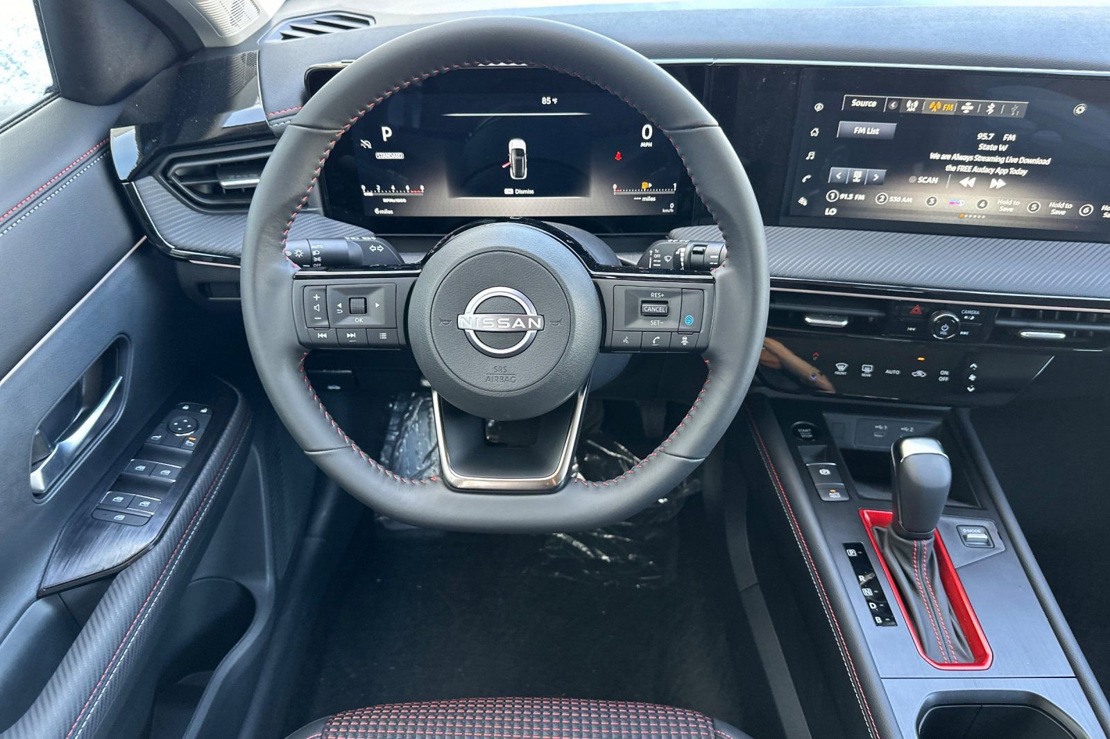 New 2025 Nissan Kicks SR image 11