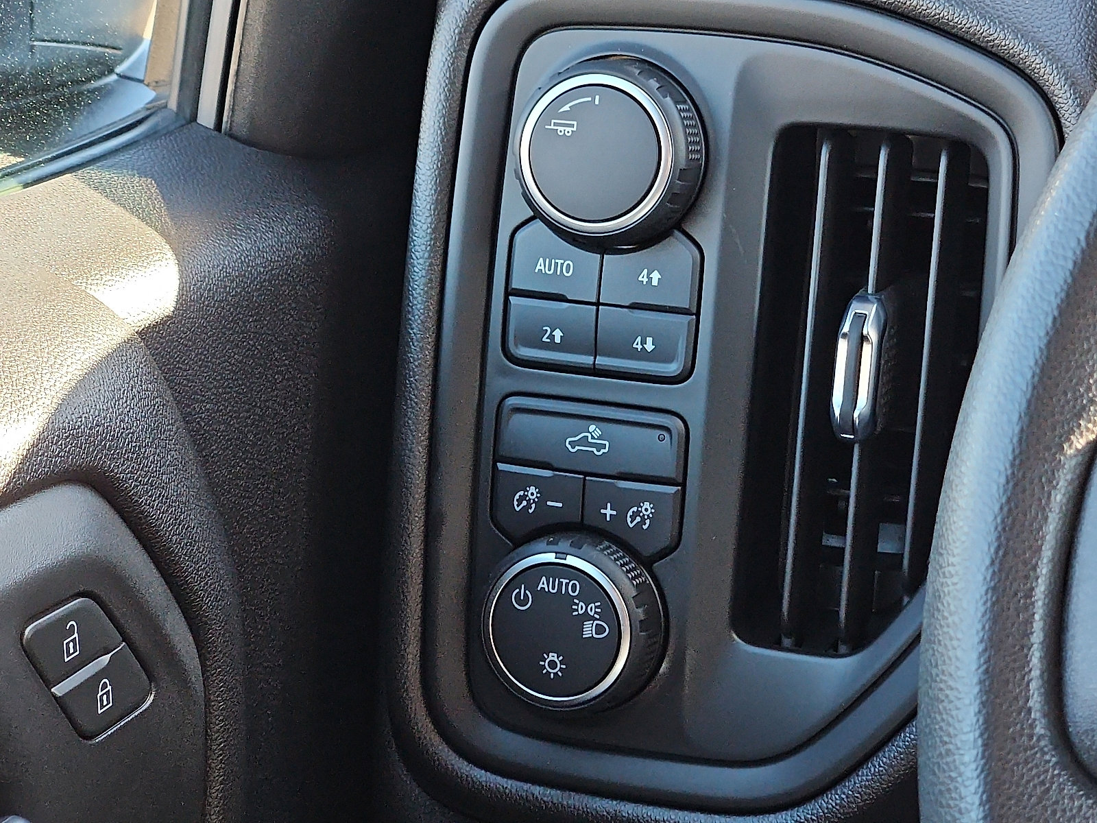 Certified 2023 Chevrolet Silverado 1500 Custom Trail Boss w/ LPO, Dark Essentials Package image 24