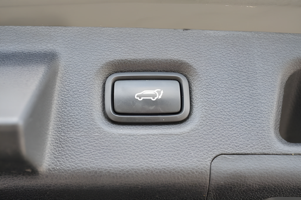 Certified 2023 Hyundai Santa Fe SEL w/ Cargo Package AWD/4WD image 11