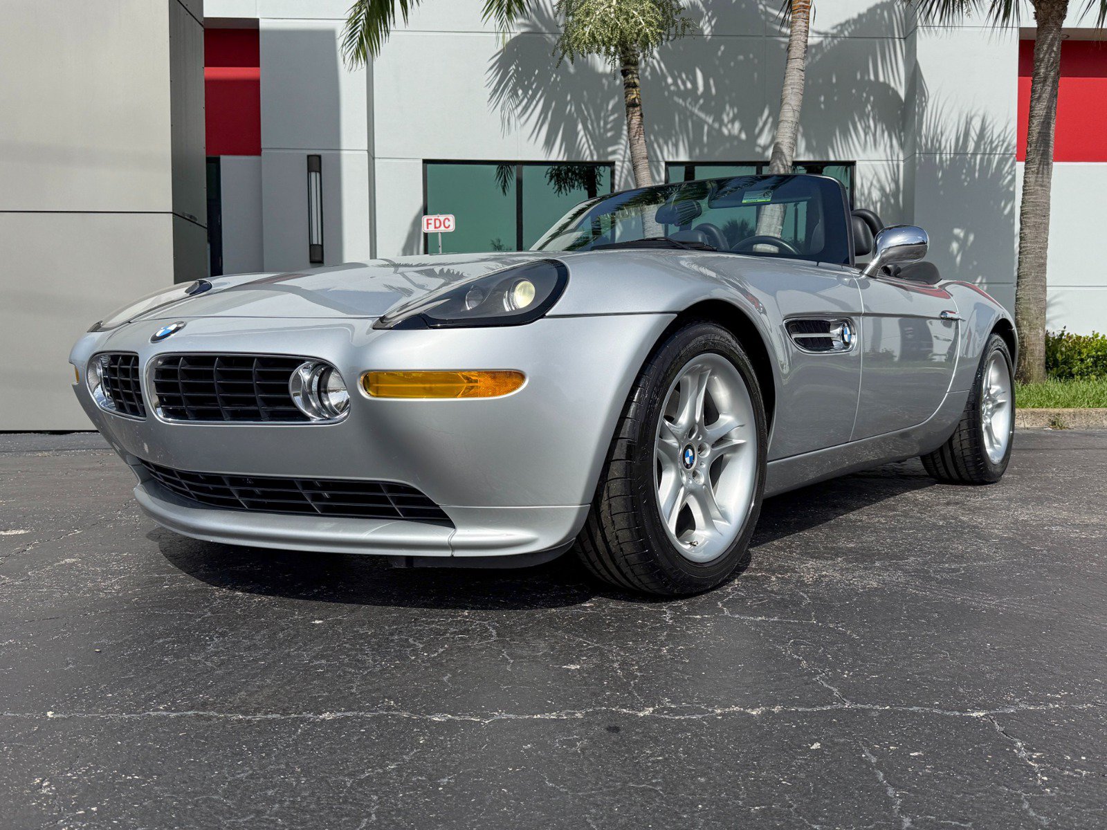 Used 2002 BMW Z8 RWD image 4