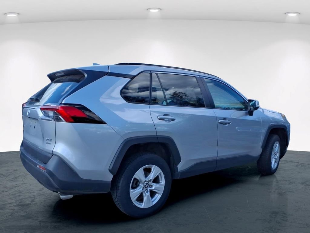 Used 2019 Toyota RAV4 XLE AWD/4WD image 10