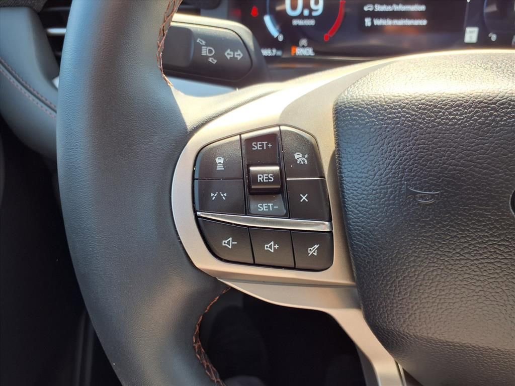 Used 2025 Ford Explorer Active RWD image 16
