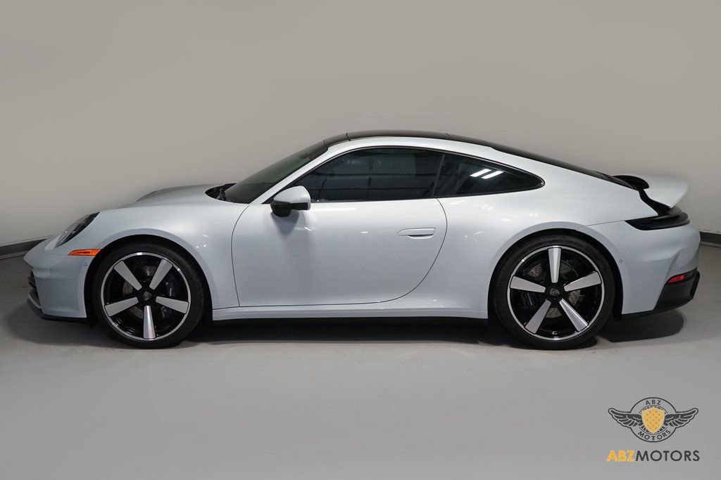 Used 2025 Porsche 911 Carrera image 5