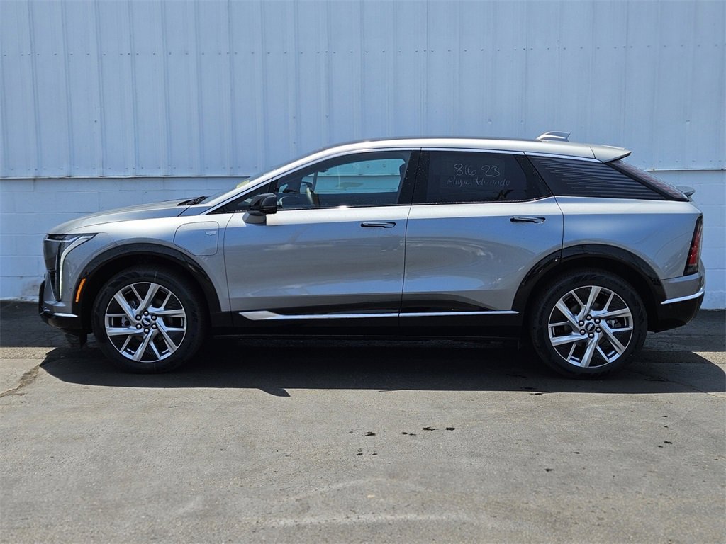 New 2025 Cadillac Optiq Luxury 2 image 6