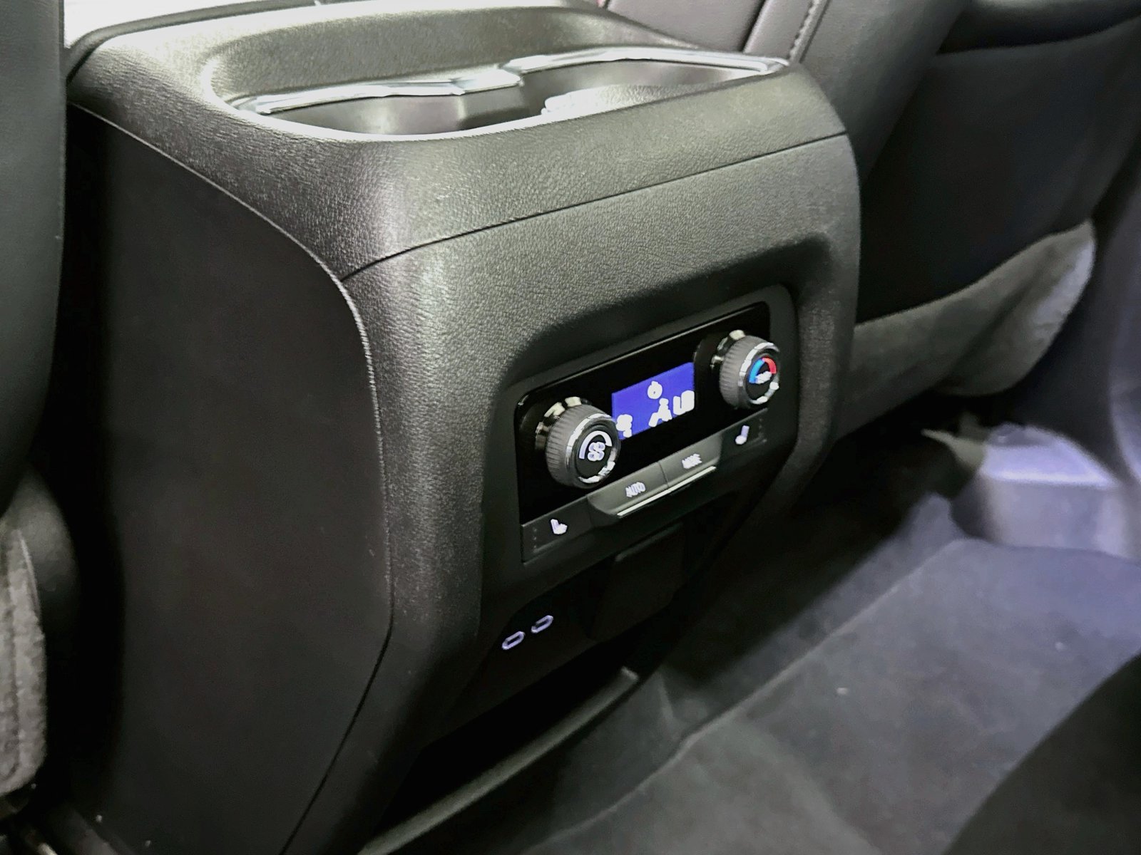 Used 2024 Chevrolet Traverse RS AWD/4WD image 28