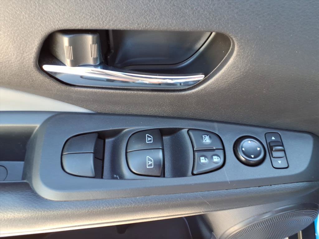 Used 2023 Nissan Kicks SR w/ SR Premium Package FWD image 18