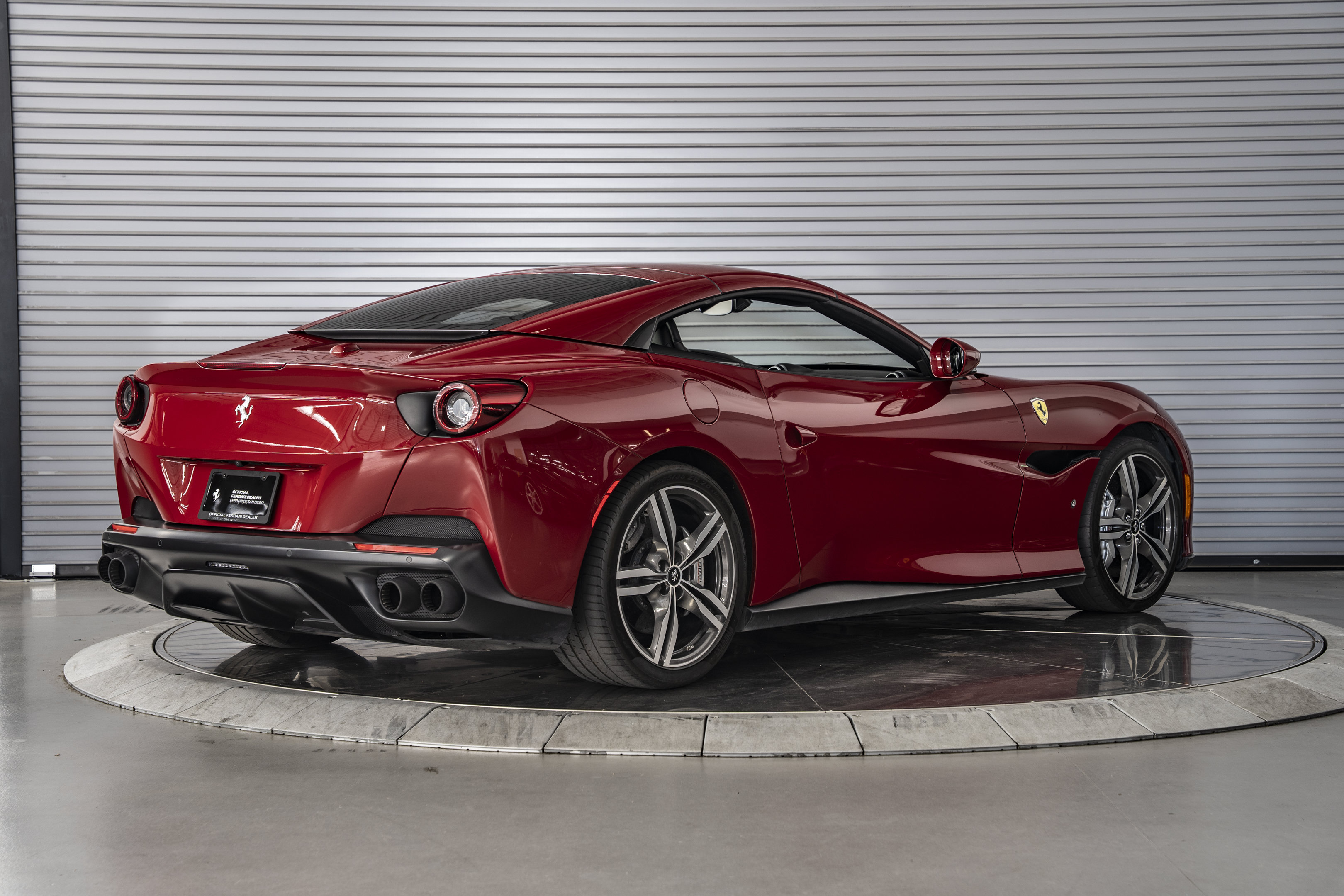 Used 2019 Ferrari Portofino RWD image 12