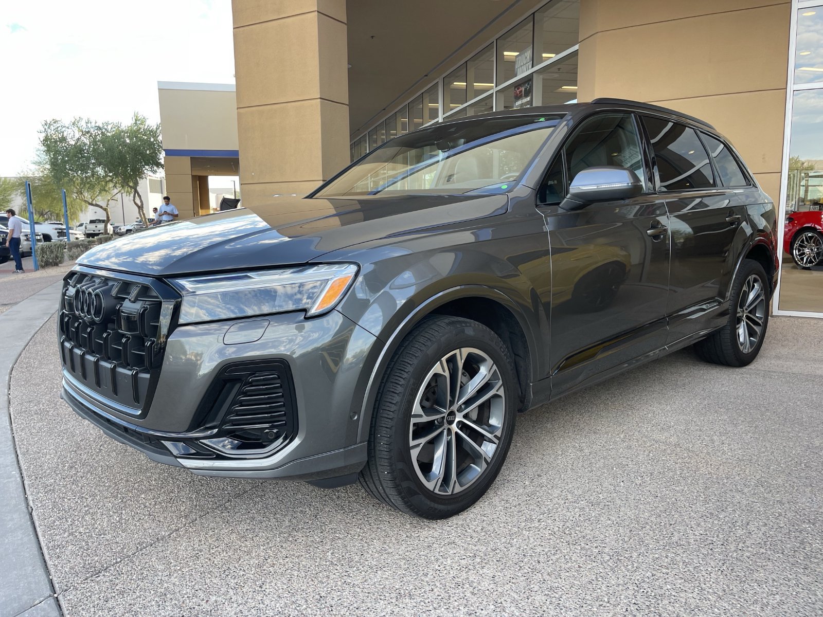 Used 2025 Audi Q7 2.0T Premium Plus w/ Premium Plus Package AWD/4WD image 2