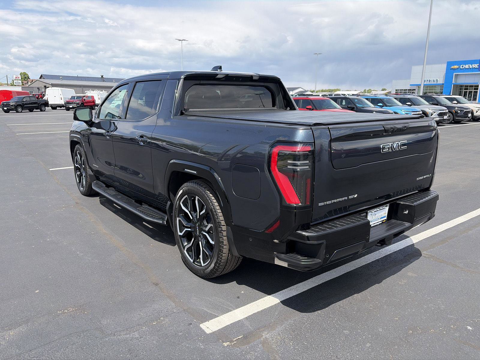Used 2025 GMC Sierra EV Denali AWD/4WD image 9