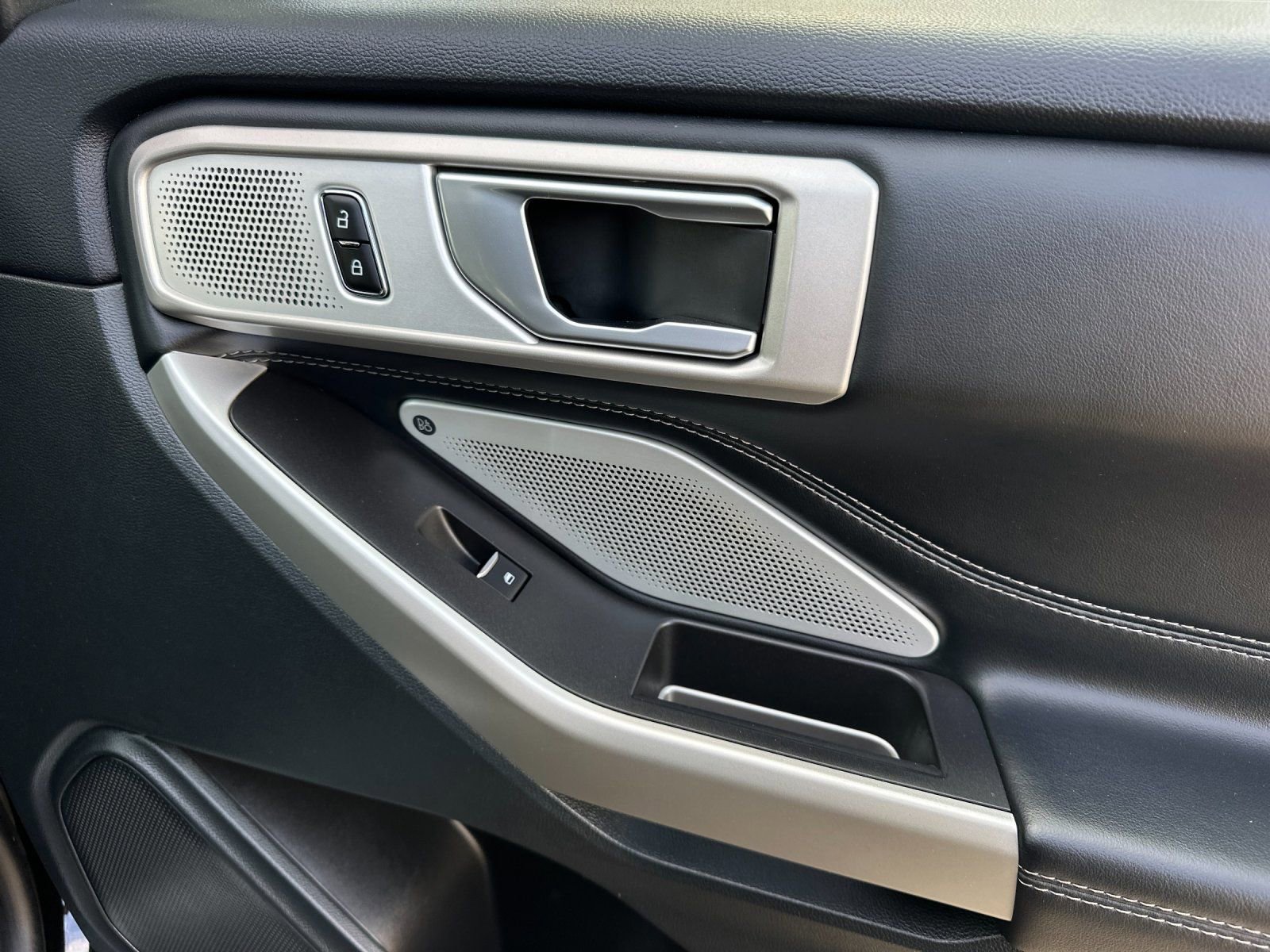 Used 2023 Ford Explorer Limited w/ Limited Technology Package image 22