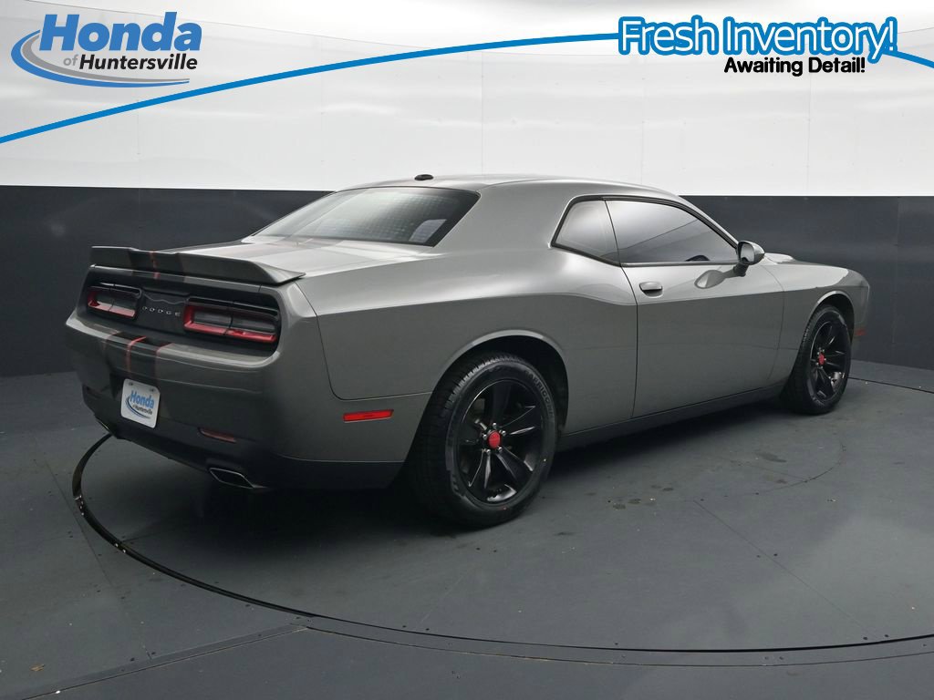 Used 2019 Dodge Challenger SXT RWD image 10