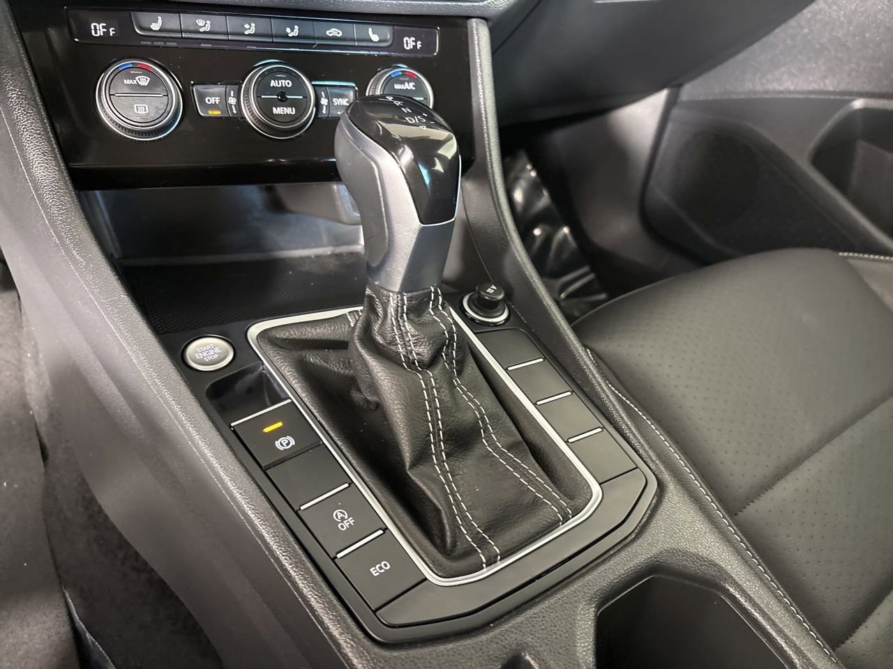 Used 2024 Volkswagen Jetta SE image 16