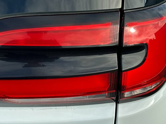 Used 2023 Chrysler Pacifica Touring-L FWD image 33