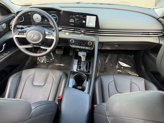 Used 2023 Hyundai Elantra Limited w/ Preferred Accessory Package FWD image 16