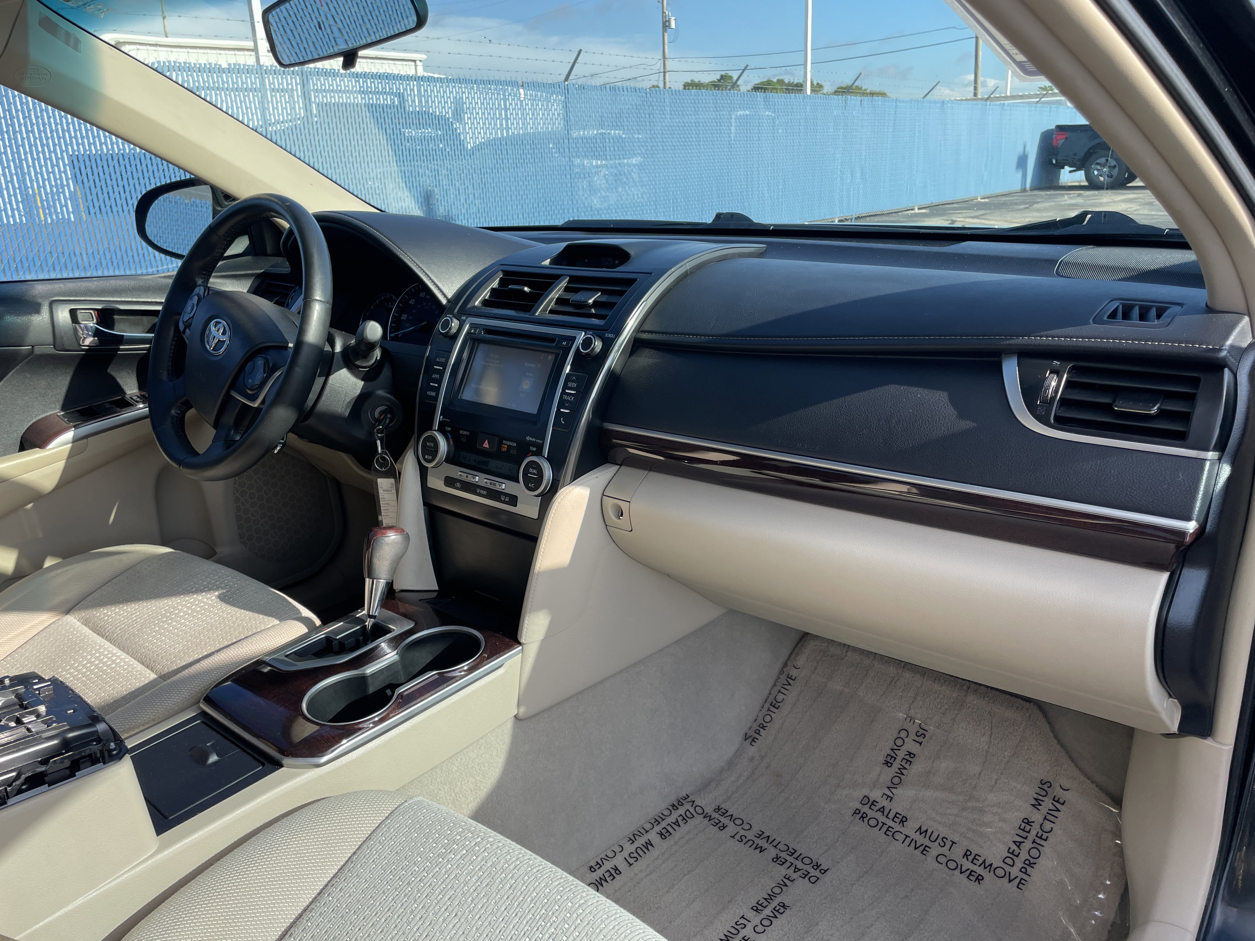 Used 2014 Toyota Camry XLE image 16