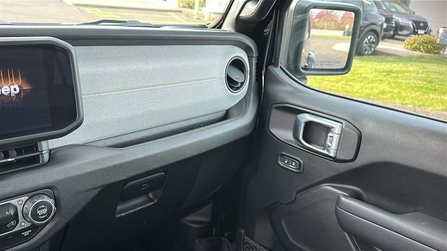 Used 2024 Jeep Wrangler Unlimited w/ Convenience Group image 18
