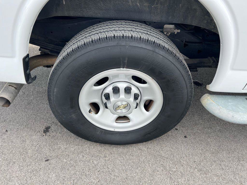 Used 2024 Chevrolet Express 2500 w/ Driver Convenience Package image 11