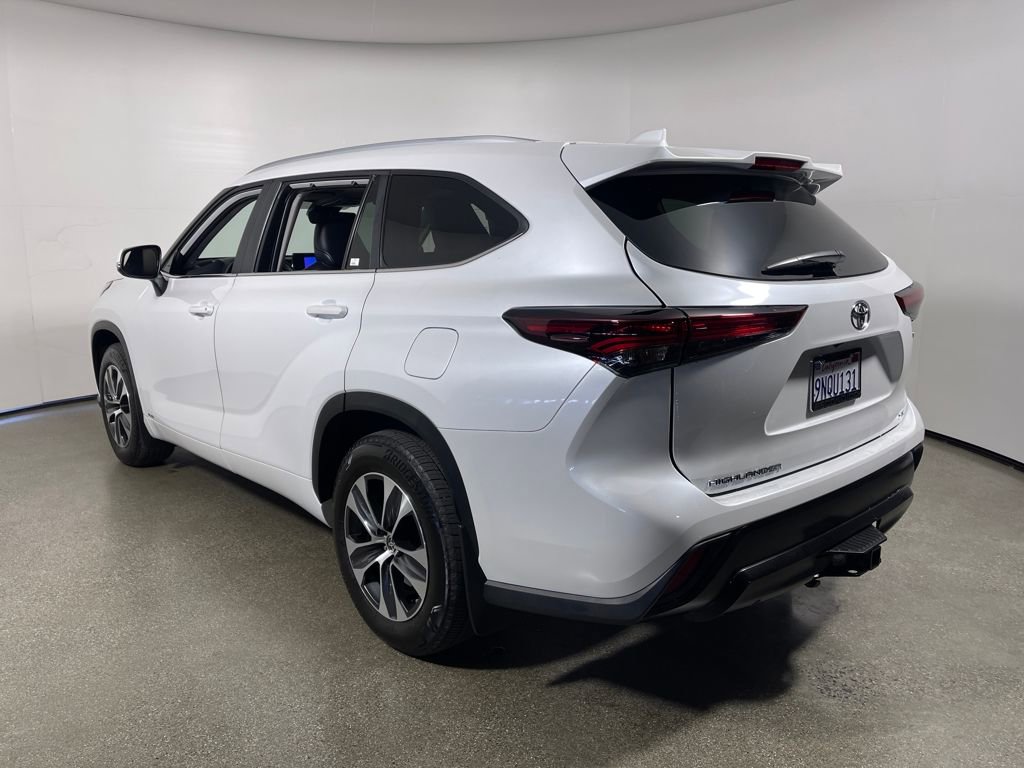 Certified 2025 Toyota Highlander XLE image 5