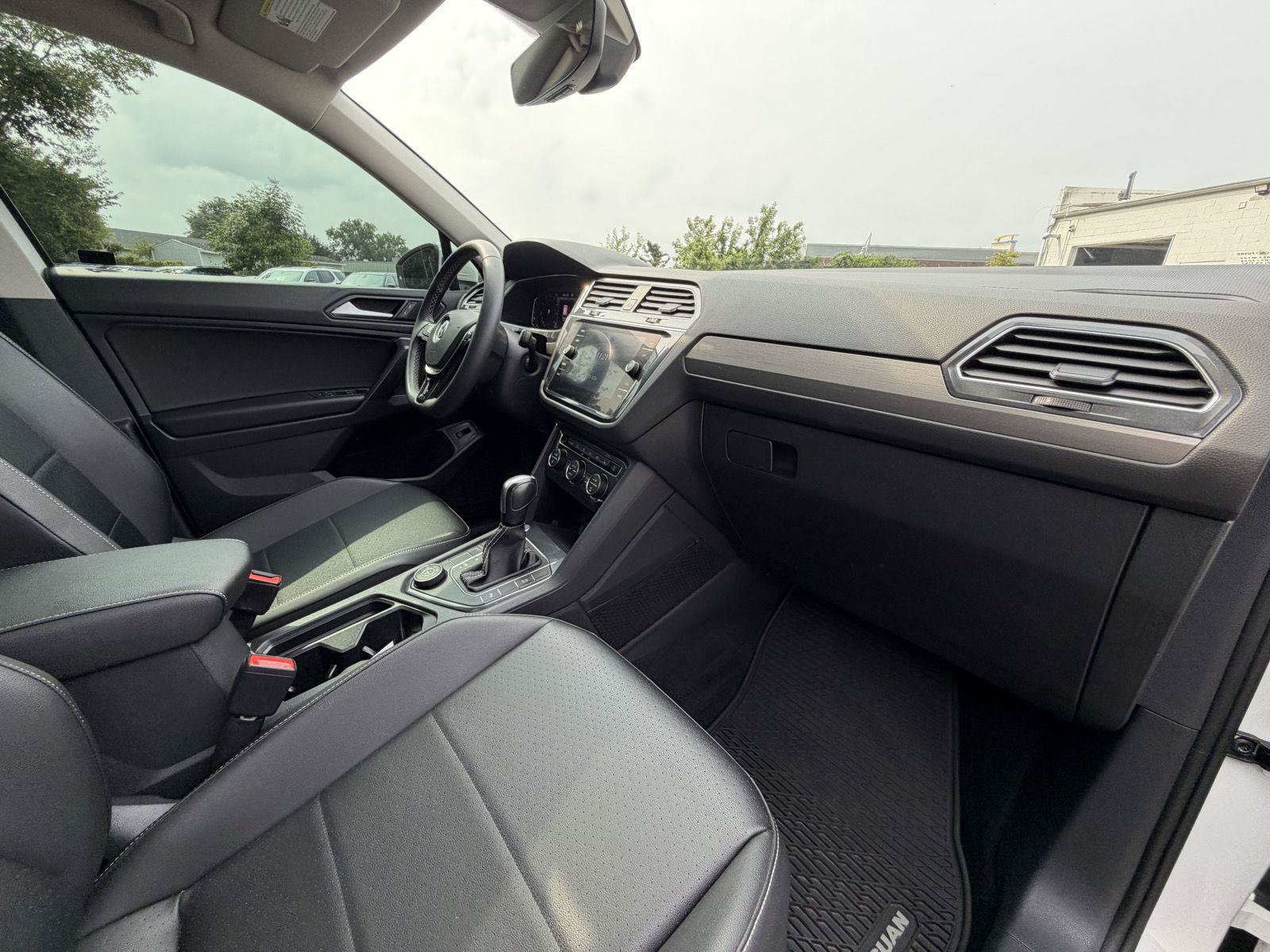 Used 2021 Volkswagen Tiguan SEL AWD/4WD image 31