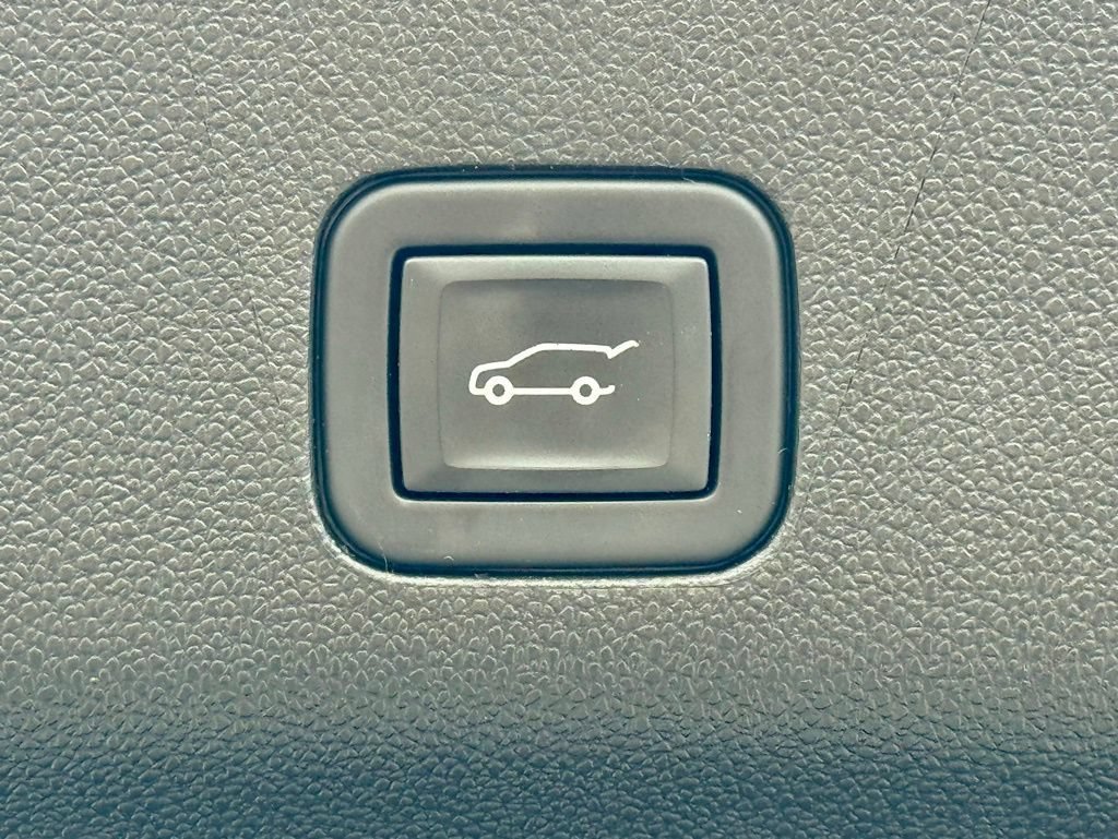 Certified 2023 Cadillac Escalade Sport Platinum AWD/4WD image 37