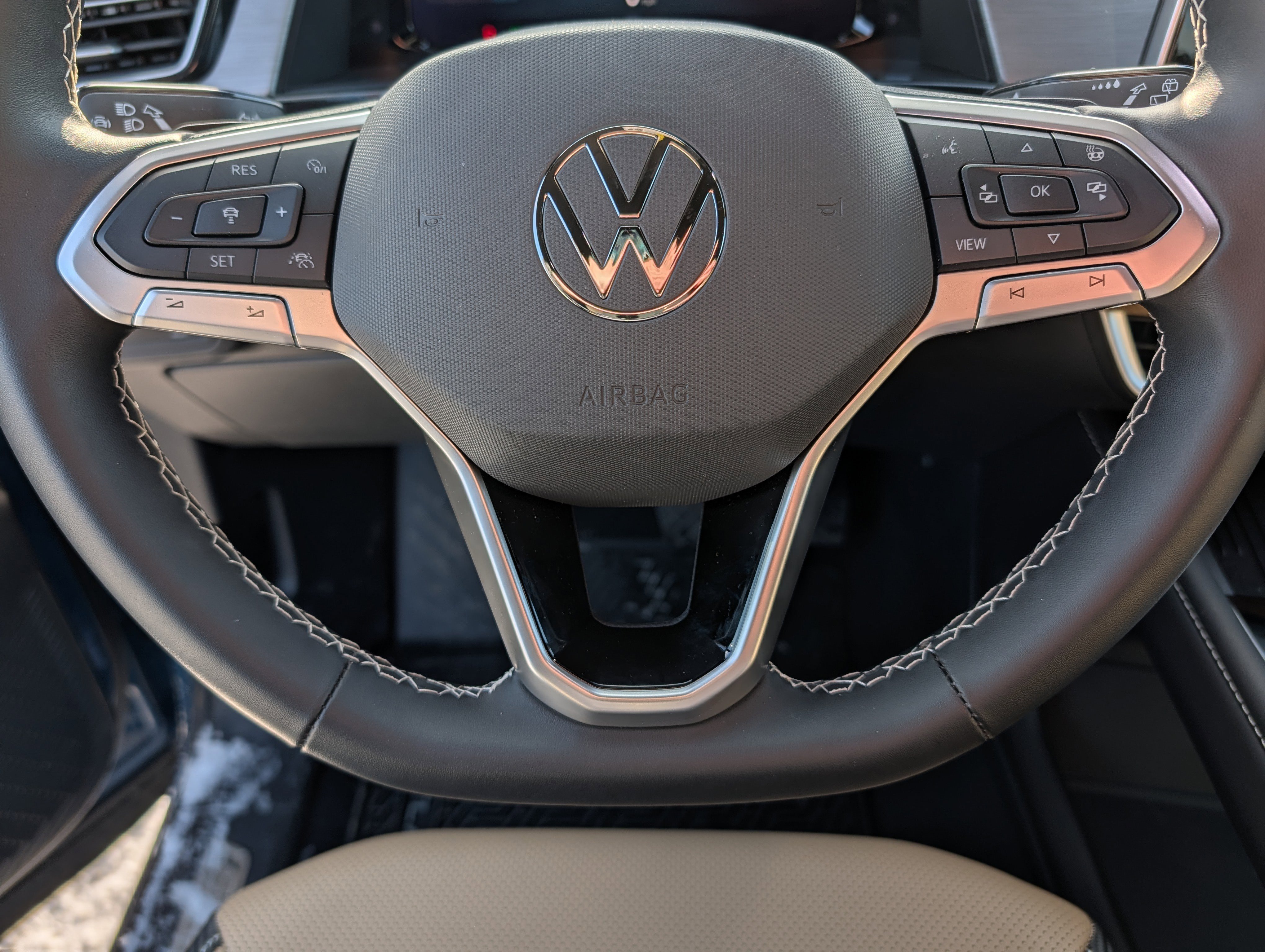 Certified 2025 Volkswagen Atlas Cross Sport SE image 29