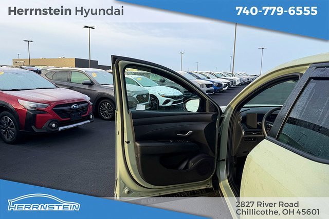 Certified 2025 Hyundai Santa Cruz SE image 13