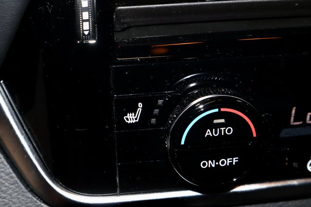 Certified 2021 Nissan Rogue SV w/ Premium Package FWD image 4