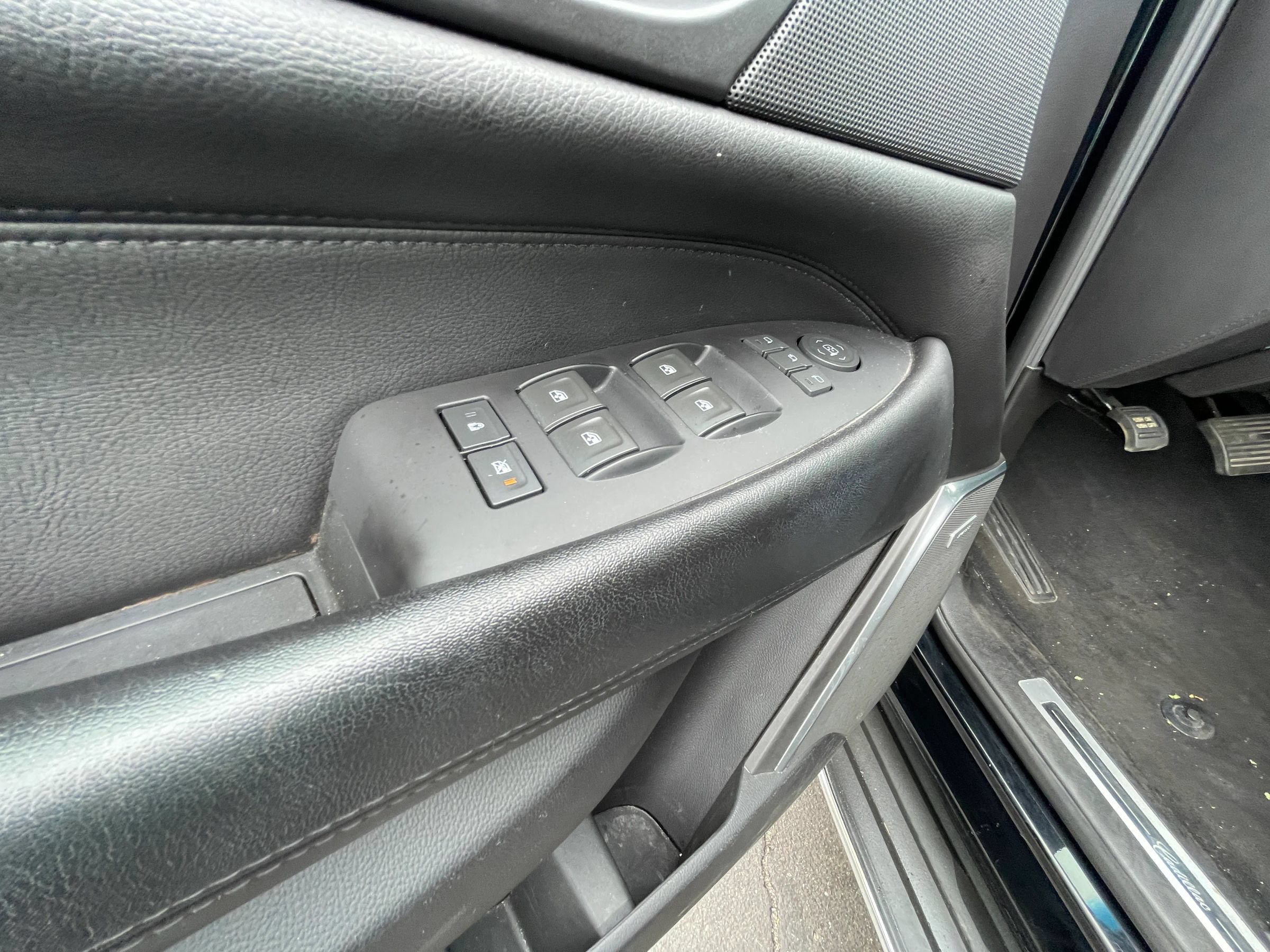 Used 2018 Cadillac Escalade Luxury AWD/4WD image 12
