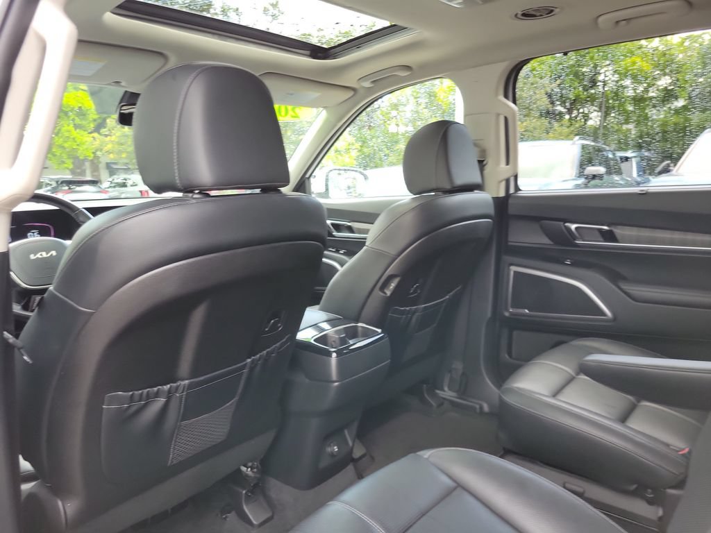 Certified 2024 Kia Telluride EX w/ EX Captain's Chair Package FWD image 16