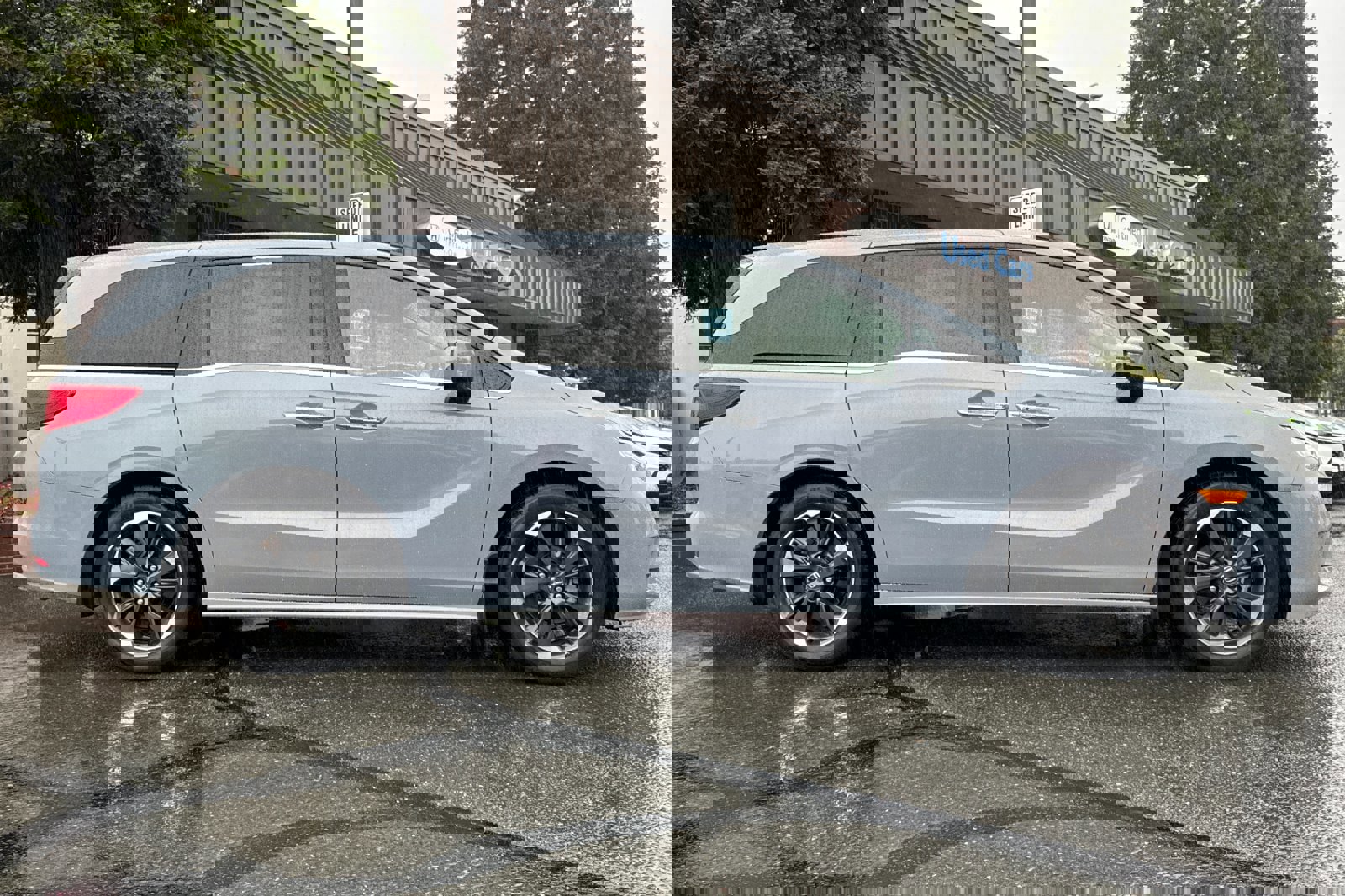 Used 2024 Honda Odyssey Elite image 3