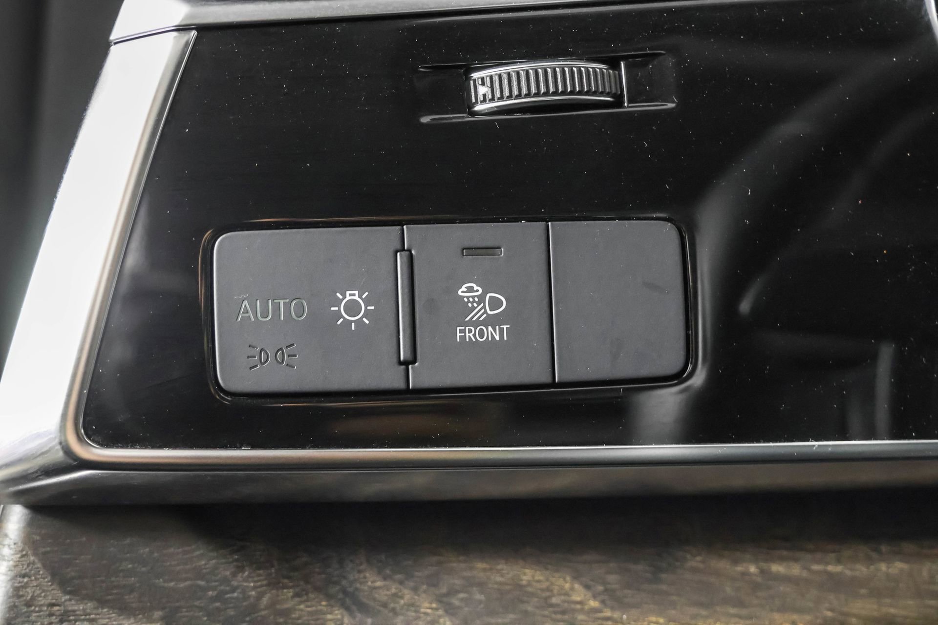 Used 2022 Audi Q8 Premium image 26